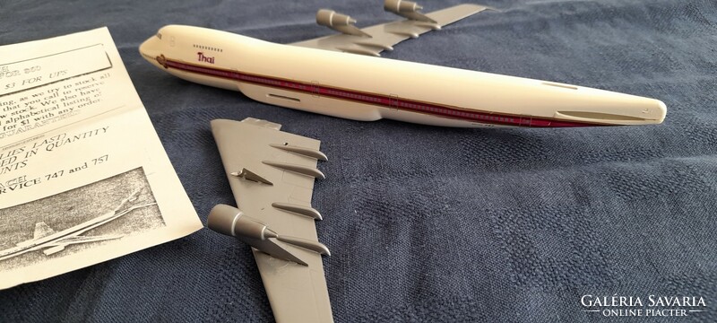 Wooster repülőgép modell  - 747 Thai -