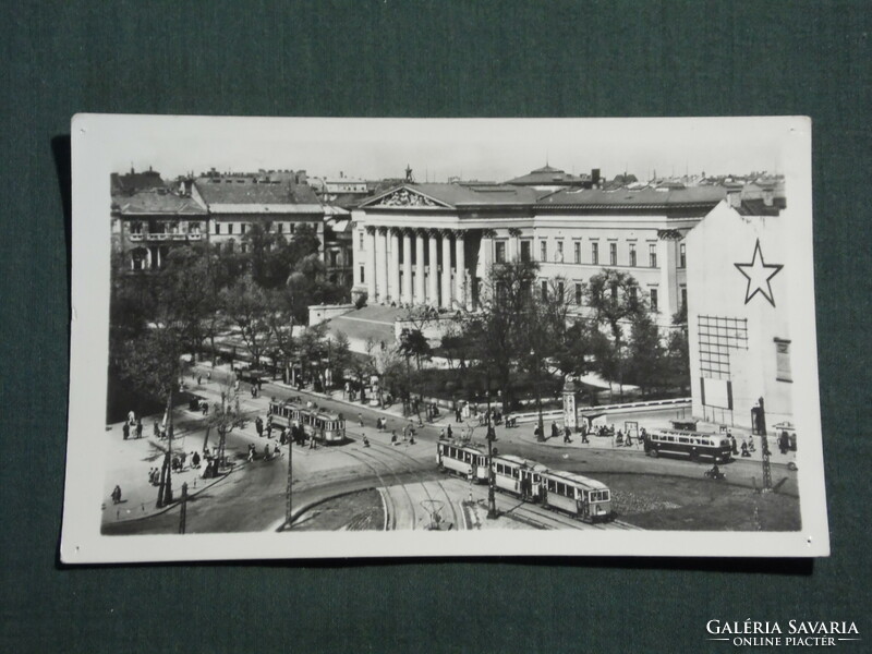 Képeslap, Budapest, Nemzeti múzeum életkép, villamos, autóbusz, vörös csillag
