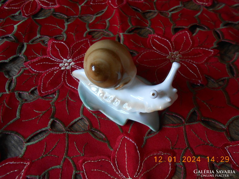 Zsolnay snail