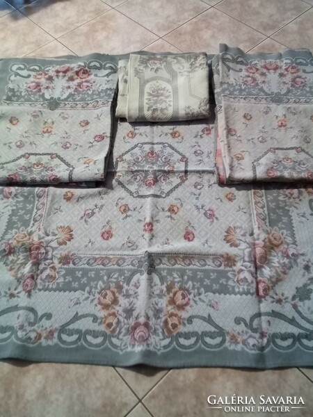 Old, retro, machine-woven, tapestry-like, floral tablecloth 4. All discounted