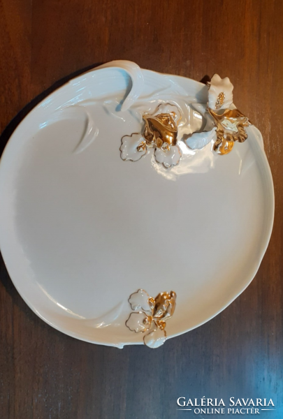 Decorative ceramic plate