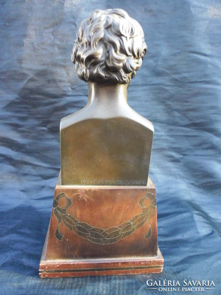 Düsseldorfi bronz öntöde alkotása, bronz, Goethe mellszobor, intarziás fa talapzaton, hibátlan.
