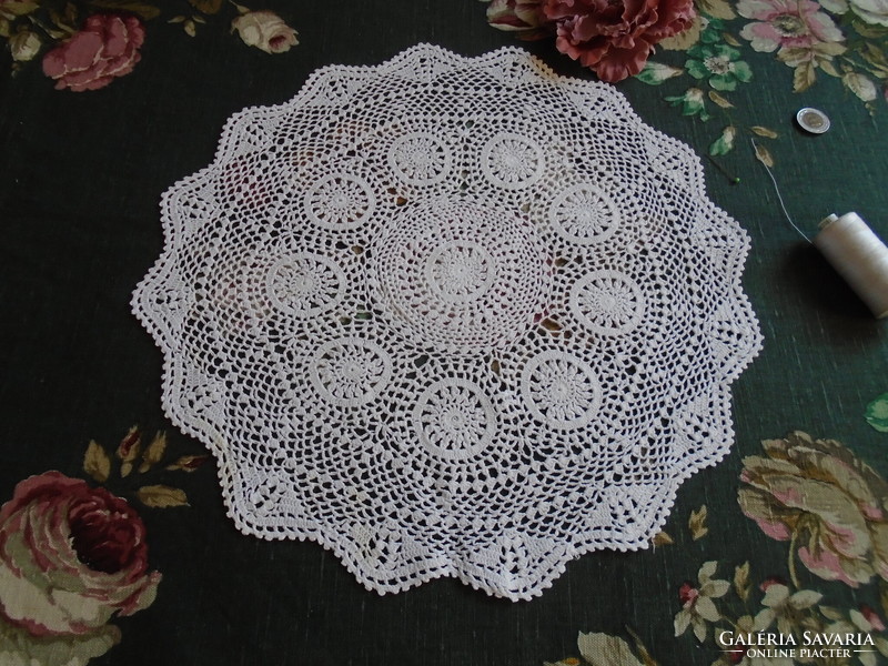 38 cm diam. Crochet tablecloth, centerpiece.