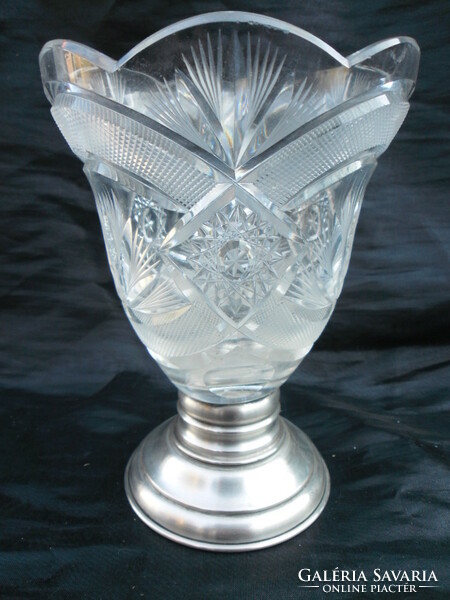Dúsan cizellált kristály váza, jelzett, dianás ezüst talpon, hibátltan, gyűjtői darab.