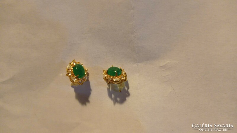 Gold-plated stone, plug-in earrings with a green stone