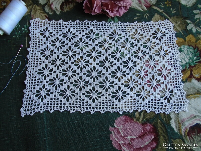 29X18 cm crocheted centerpiece, tablecloth.