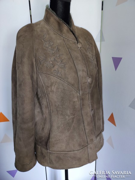 Embroidered, short genuine sheepskin leather jacket, size 40