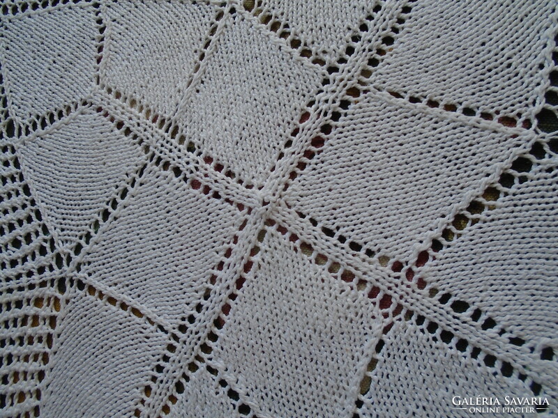 46 cm diam. Knitted geometric pattern tablecloth, centerpiece.