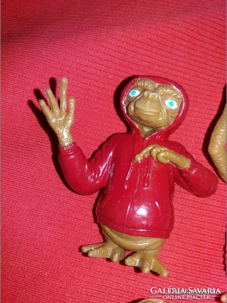 Retro Filmgyáras E.T. figuracsomag ( 5 darab 8 cm figura egyben) játék a képek szerint