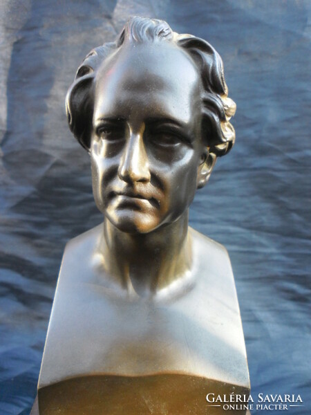 Düsseldorfi bronz öntöde alkotása, bronz, Goethe mellszobor, intarziás fa talapzaton, hibátlan.