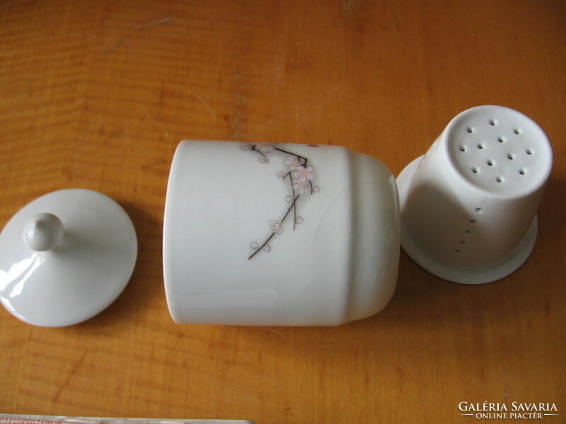 Chinese tea mug with peach blossom lid and filter