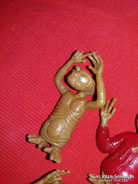 Retro Filmgyáras E.T. figuracsomag ( 5 darab 8 cm figura egyben) játék a képek szerint