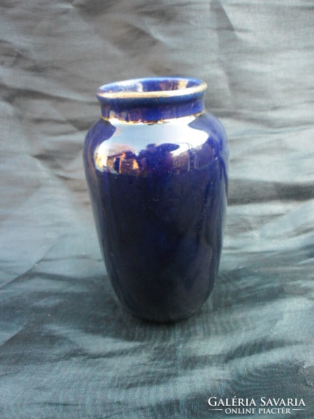 Hollóházi Szakmáry (1939-1949 közötti arany jelzéssel) riolit,kobalt kék váza.