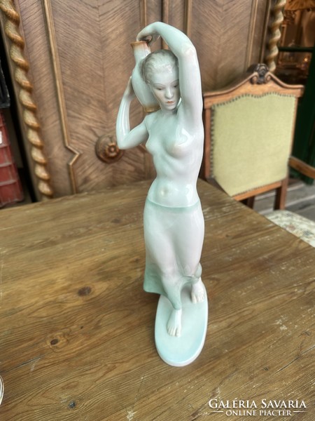 Porcelain water-carrying girl from Herend