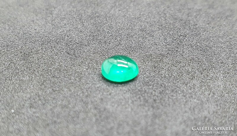 Colombian emerald cabochon 0.58 carats. With certification.