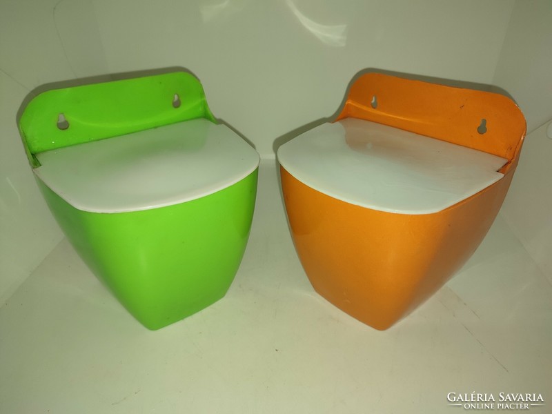 2 pieces of retro plastic colored cheerful wall spice holder, storage.