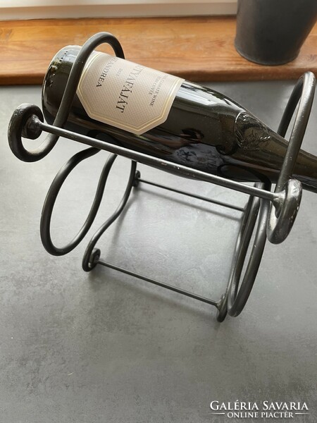 Wrought iron wine rack for 3 bottles