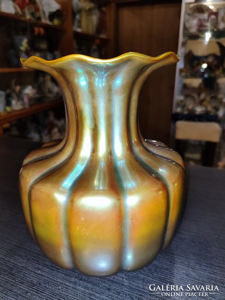 Zsolnay vase with eosin pattern