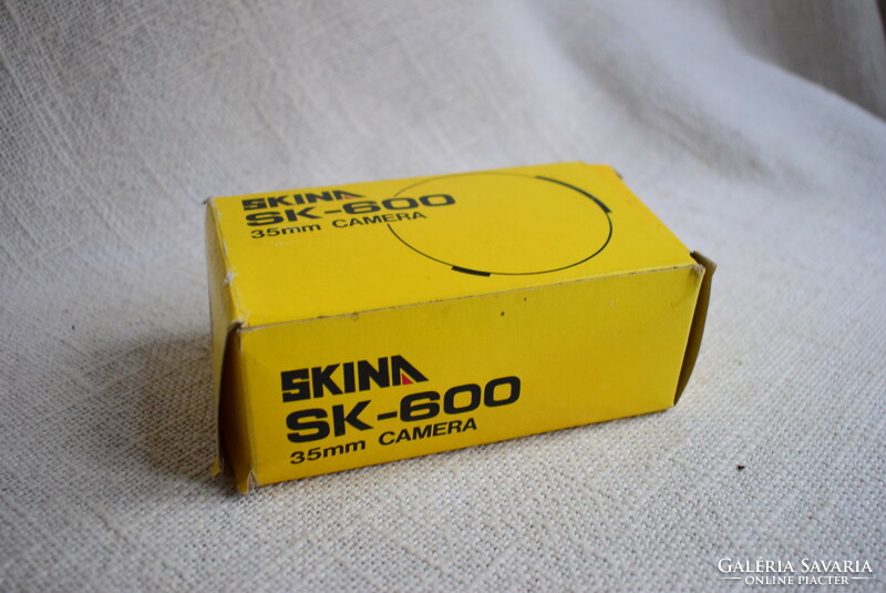 Camera skina sk 600 35mm free focus, manual, wind-up, with original box 12 x 7 x 4 cm