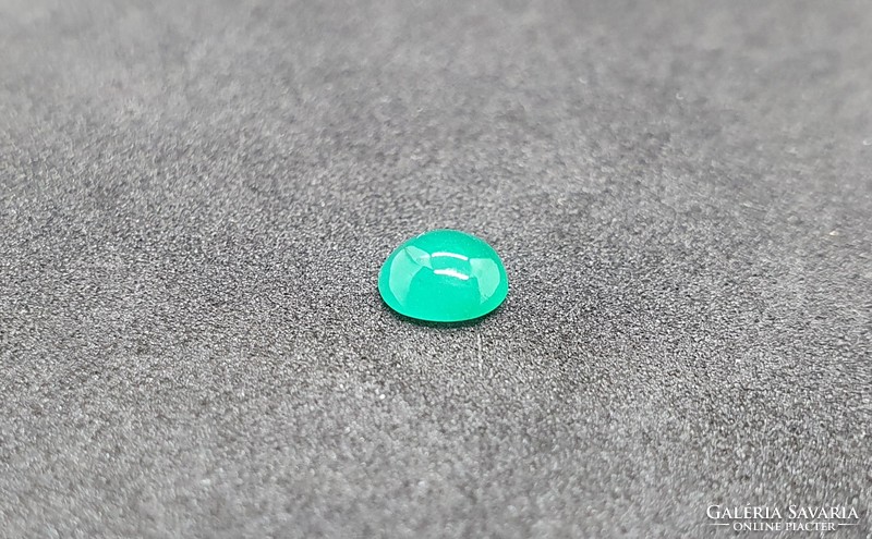 Colombian emerald cabochon 0.52 carats. With certification.