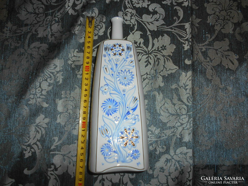 Hóllóháza porcelain bottle with hand-painted pattern