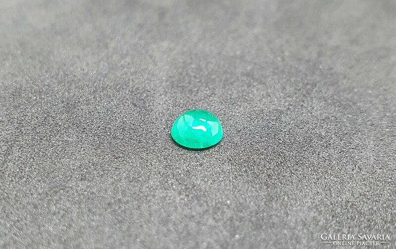 Colombian emerald cabochon 0.50 Carat. With certification.