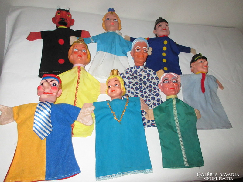 9 Old, hard-headed glove dolls from the 1960s. Negotiable!