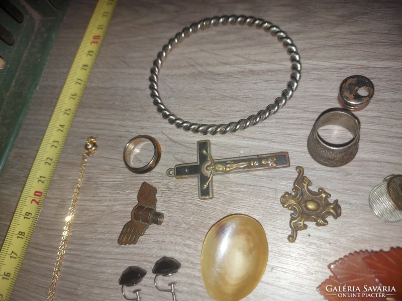 Bizsu package, with very nice pieces, antique key, etc.+ A nice jewelry box (second picture)