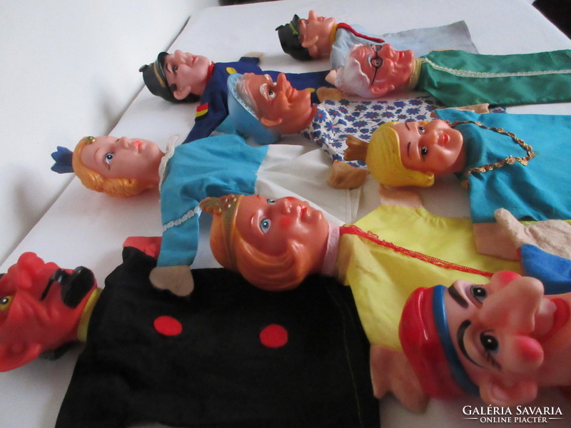 9 Old, hard-headed glove dolls from the 1960s. Negotiable!