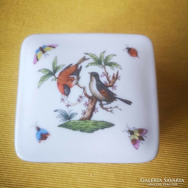 First-class painted Herend porcelain bonbonier jewelry box with bird and butterfly lid