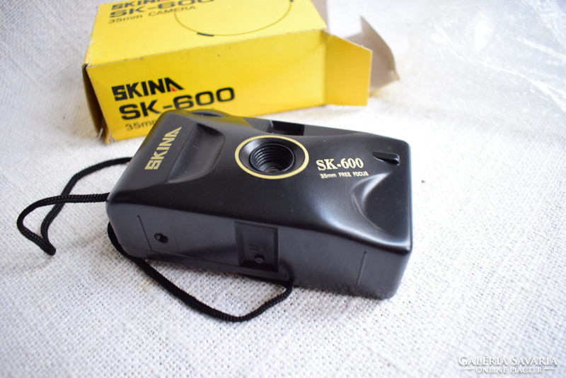 Fényképezőgép SKINA SK 600 35mm free focus , manuális , felhúzós , eredeti dobozával 12 x 7 x 4 cm