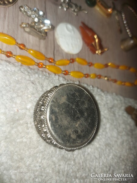 Bizsu package, with very nice pieces, antique key, etc.+ A nice jewelry box (second picture)