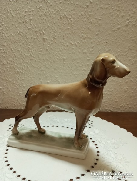 Zsolnay vizsla figura