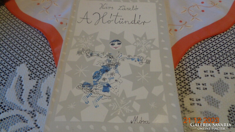 The snow fairy was written by László hárs, a fairy tale book with drawings by Ádám Würz, published by Móra
