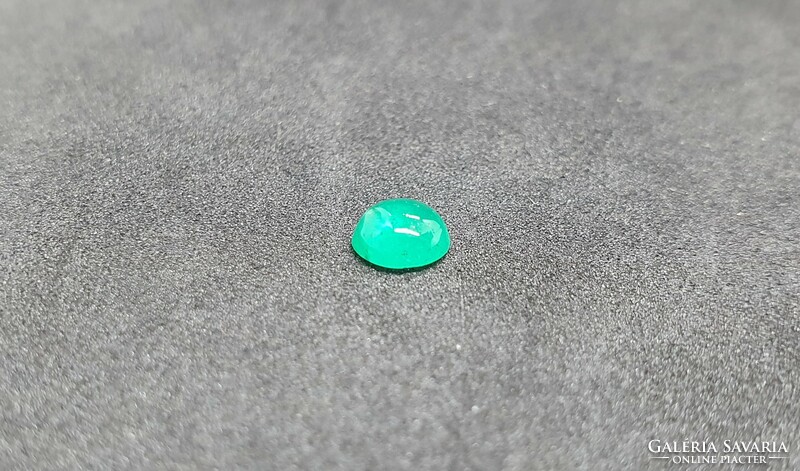 Colombian emerald cabochon 0.50 Carat. With certification.