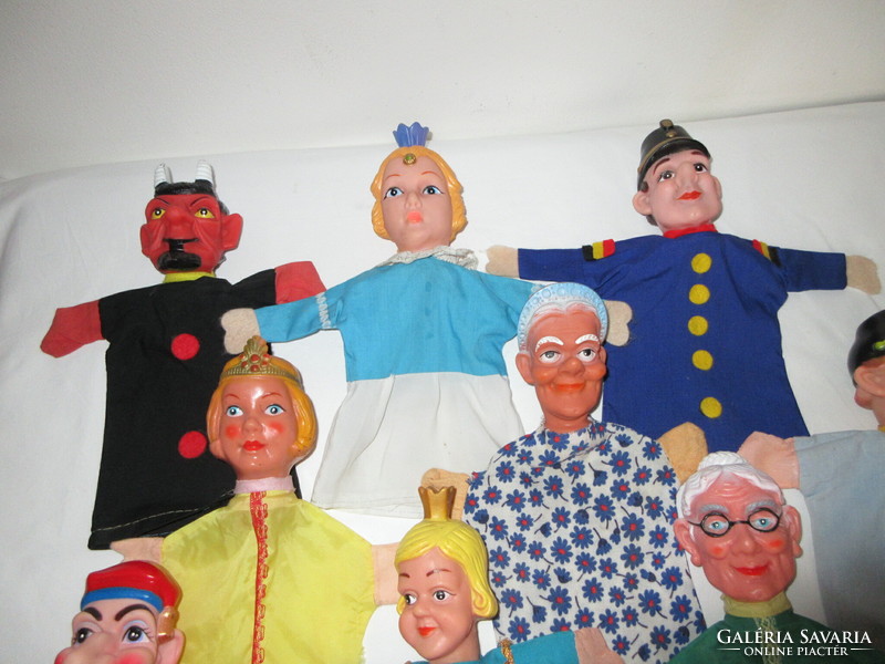 9 Old, hard-headed glove dolls from the 1960s. Negotiable!
