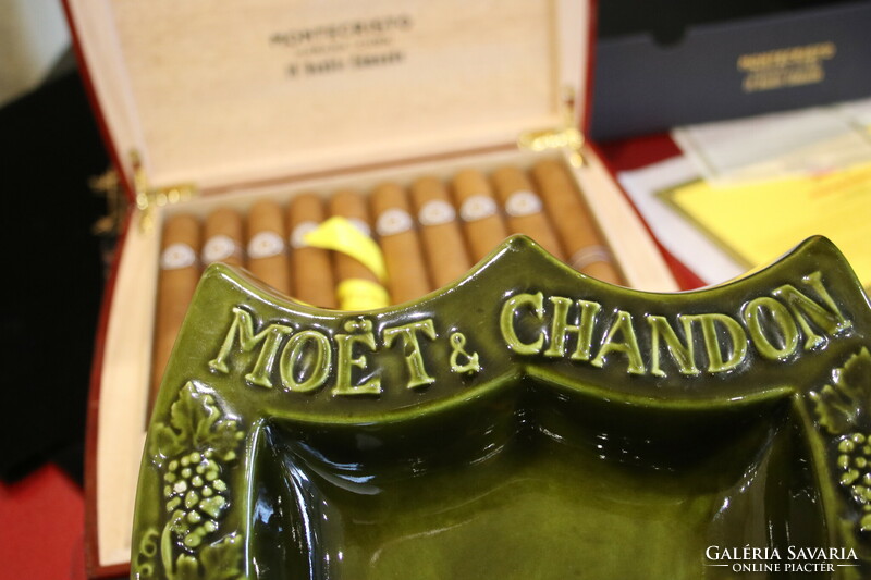 Moët & Chandon Dom Pérignon Shield Shaped Porcelain Cigar Ashtray French Bistro and Barware