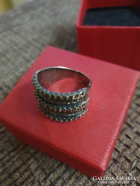 Gyönyörű markazitos ezüst gyűrű