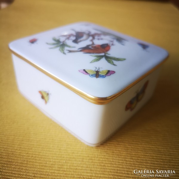 First-class painted Herend porcelain bonbonier jewelry box with bird and butterfly lid