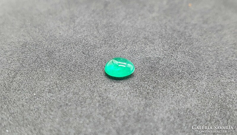 Colombian emerald cabochon 0.58 carats. With certification.