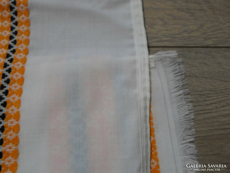 Retro curtain 1.: White-orange woven