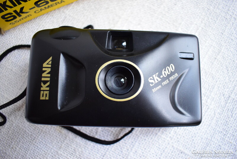 Camera skina sk 600 35mm free focus, manual, wind-up, with original box 12 x 7 x 4 cm