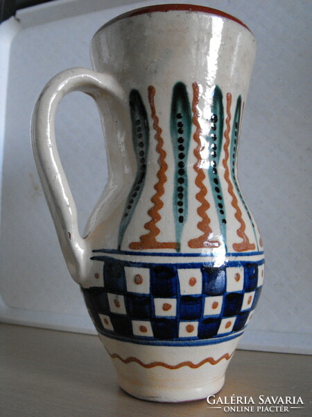 An unidentified goblet jug ceramic folk in good condition with a pepita pattern