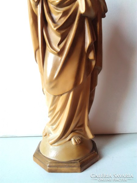 The heart of Jesus is a large 40 cm high maple wood statue