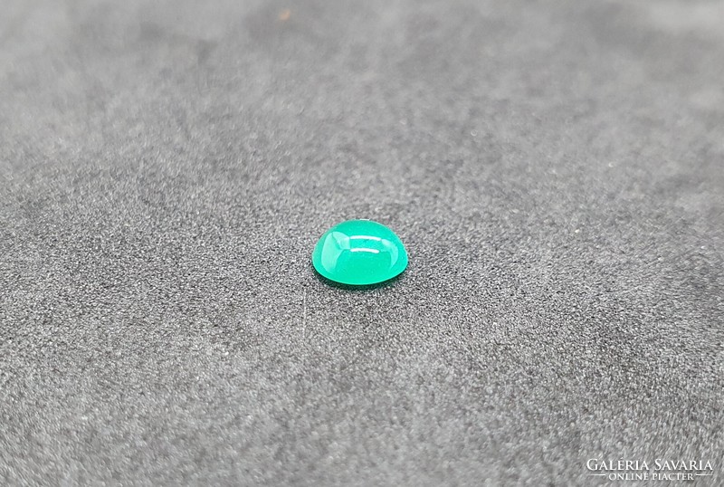 Colombian emerald cabochon 0.52 carats. With certification.