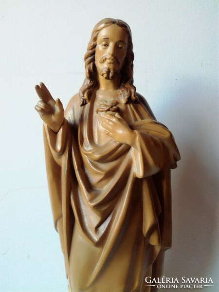 The heart of Jesus is a large 40 cm high maple wood statue