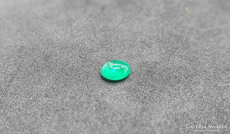 Colombian emerald cabochon 0.58 carats. With certification.