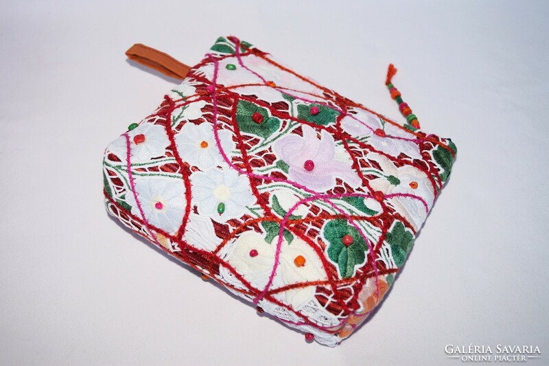 Colorful, hand-embroidered toiletry bag, rosetl Kalocsa floral, red, white, cosmetic bag, holder