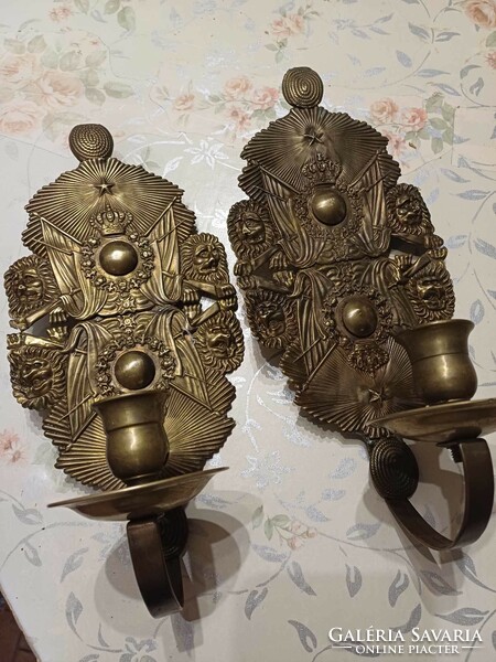 A pair of old coat-of-arms-lion wall sconces