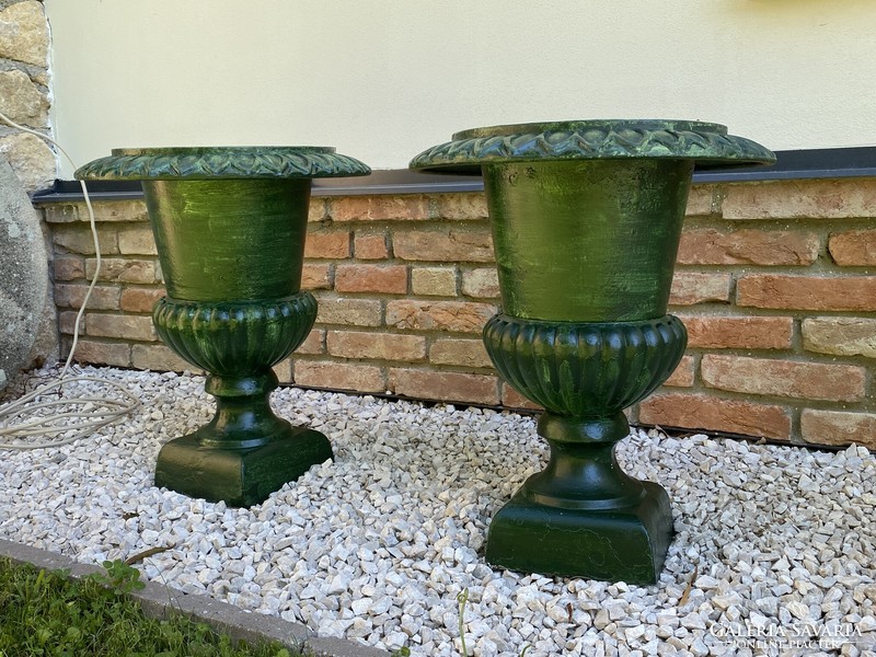 Cast iron giant vase in a pair (2 pcs.)